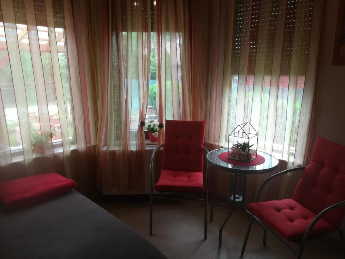 Betty Apartman Balatonfůzfő Buitenkant foto