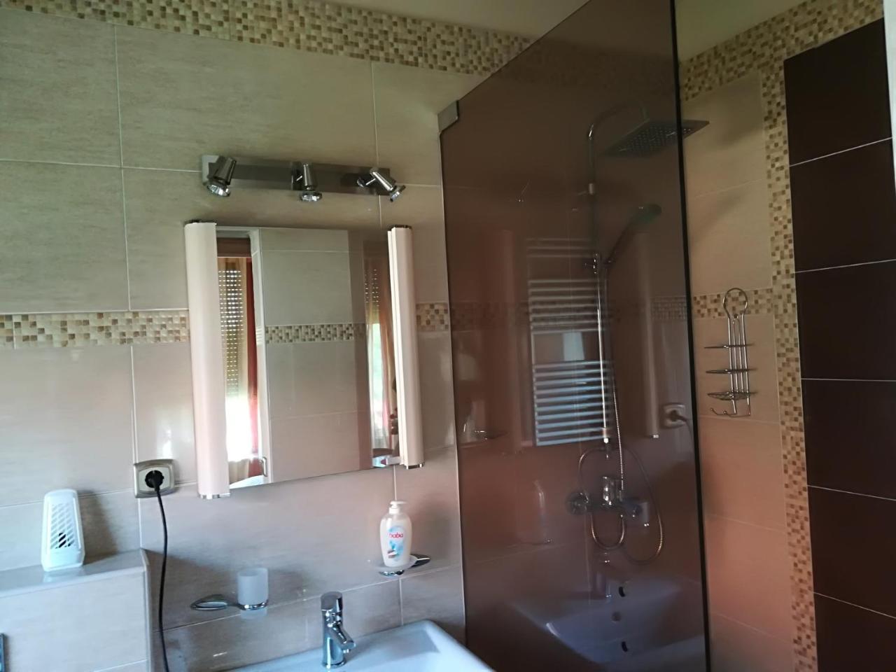 Betty Apartman Balatonfůzfő Buitenkant foto