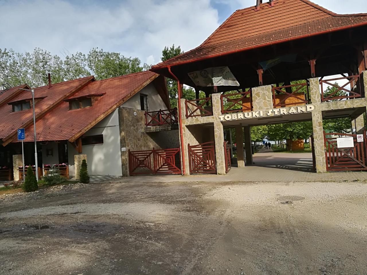Betty Apartman Balatonfůzfő Buitenkant foto