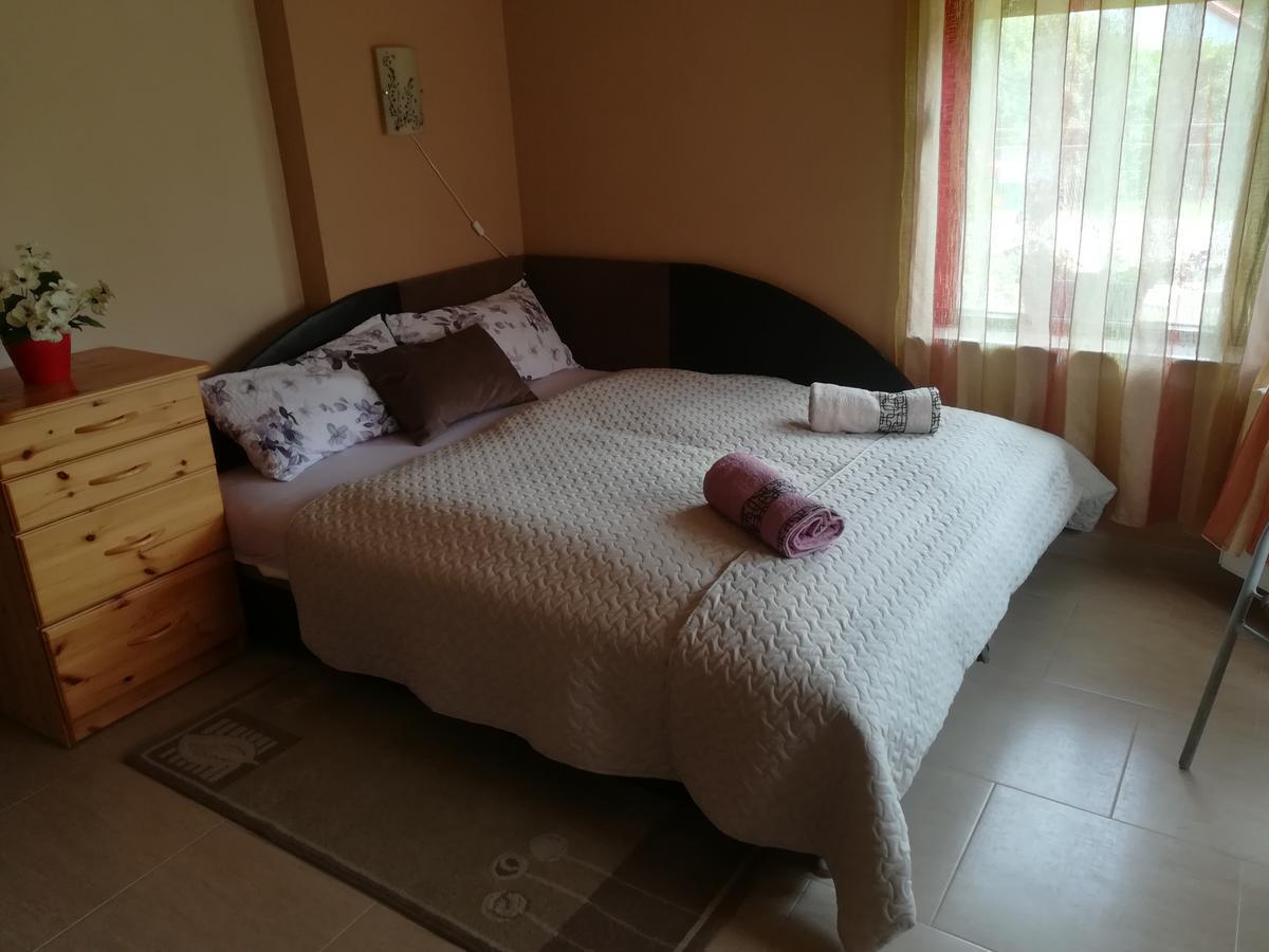 Betty Apartman Balatonfůzfő Buitenkant foto